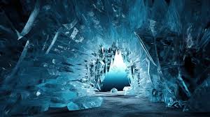 Cristal gigante brilhando